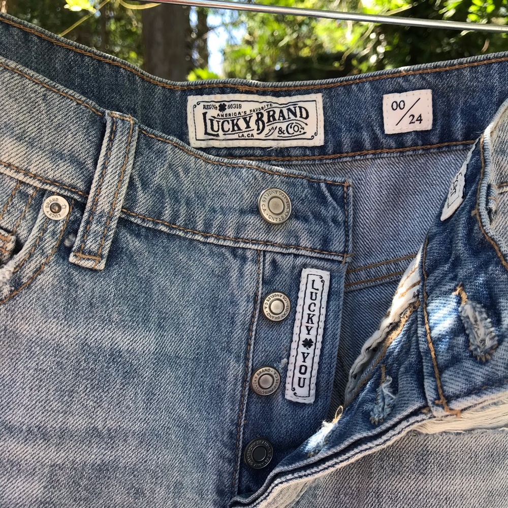 ❣️SOLD❣️Lucky Brand denim shorts - Picture 2 of 7